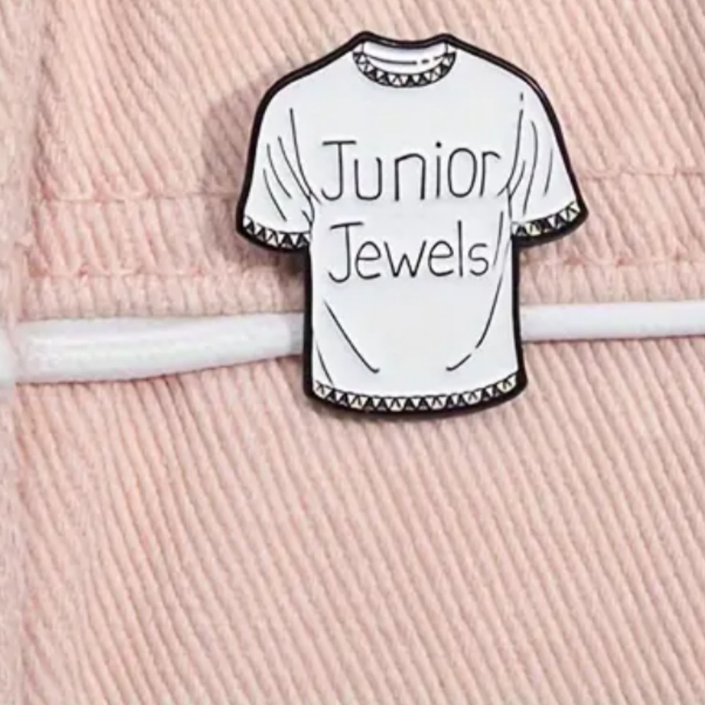 Taylor Swift Themed Pin of the Junior Jewels Shirt - from You Belong with Me New